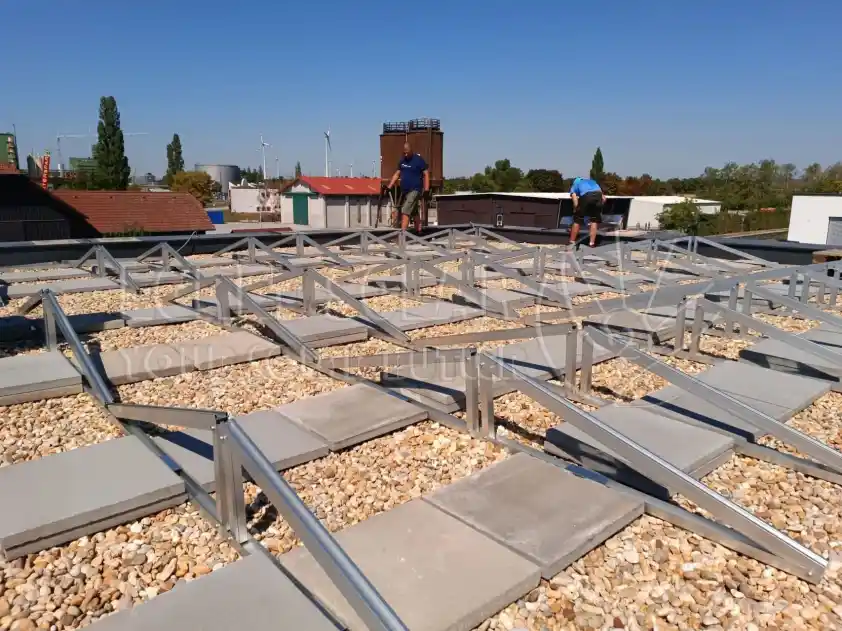 Како да инсталирате соларен систем за монтирање на баласт од исток-запад?